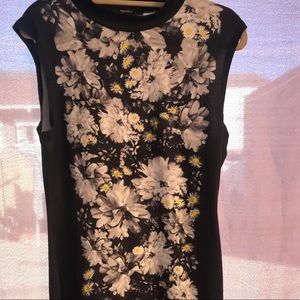 Floral print fitted dress.